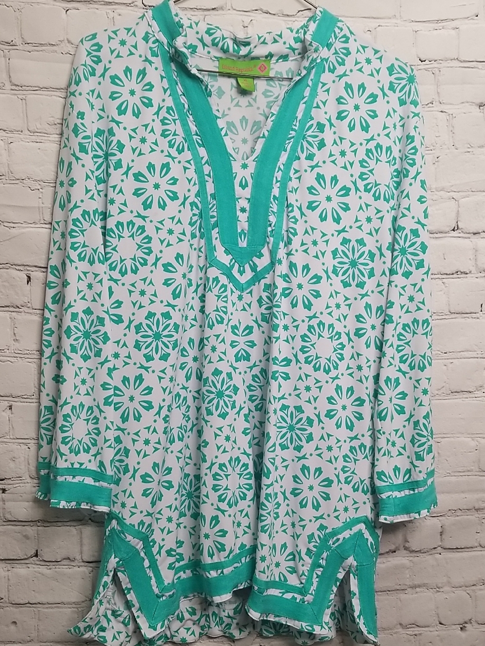 Island Republic womens Floral White Vneck Tunic/top size Xlarge EUC